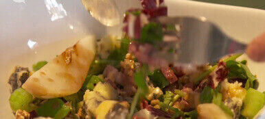 Salade van Achelse blauwe, peer en waterkers