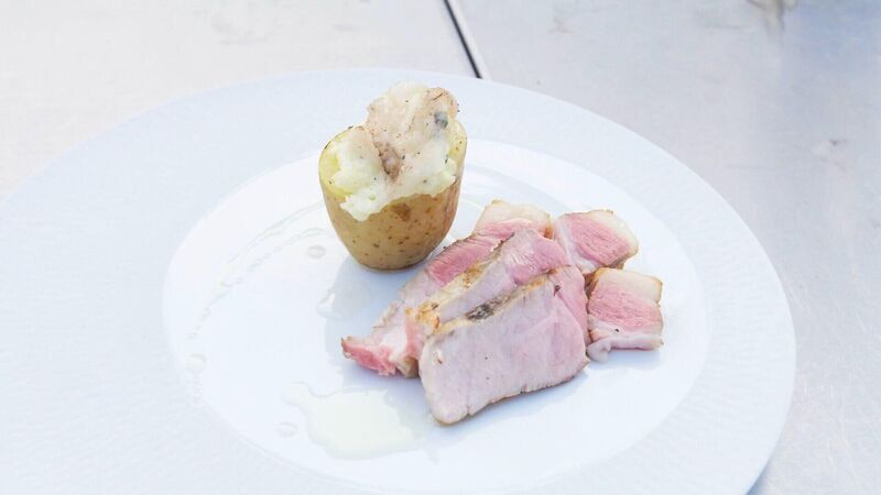 Varkens Rib Roast met gevulde aardappel