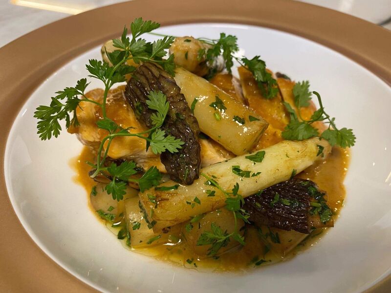 Kipfilet - witte asperges - Morieljes - beurre blanc van Morieljes 