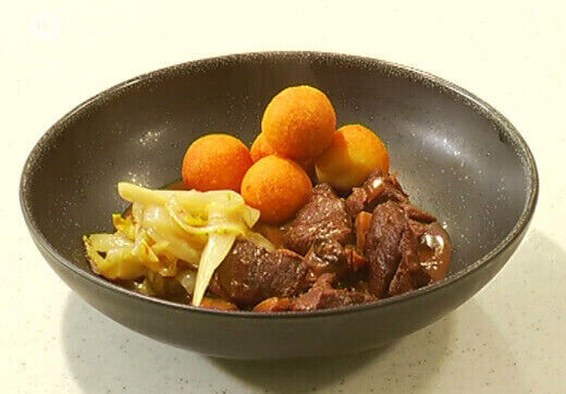 Everzwijnragout, boschampignons en pommes dauphines