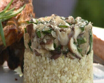 In bier gemarineerde ribbetjes met salade van granen en shiitake