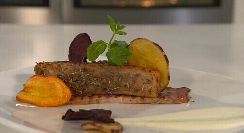 Zwart gebakken zalm met citruslabne