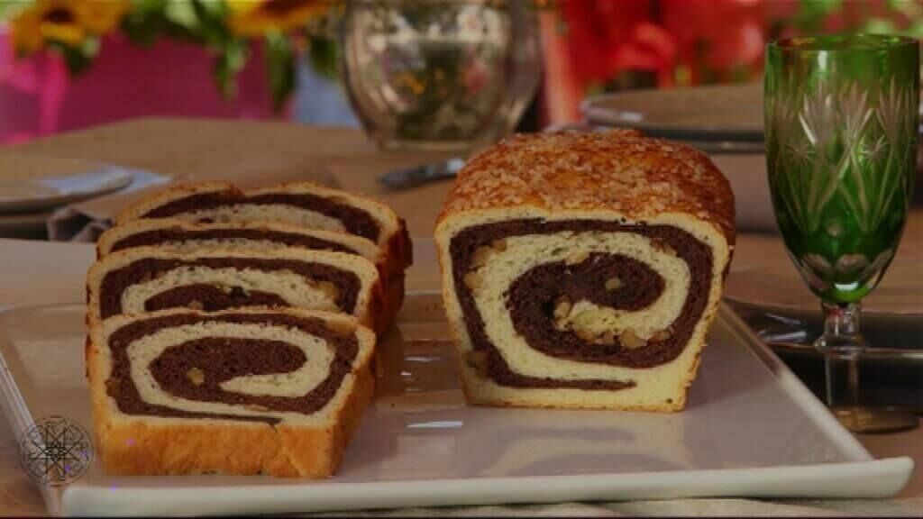 Broodpudding met rozijnen, noten en chocolade