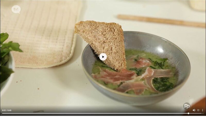 Waterkers-prei soep, maaslandse rauwe ham, en roggetoast met hoeveboter