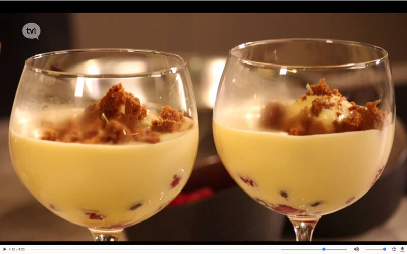 Sabayon van polygoon Anna bier, blauwe bessen en frambozen