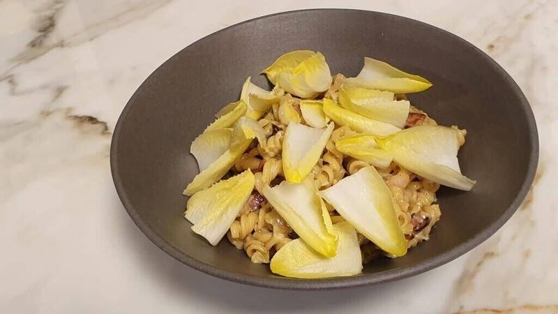 Pasta ‘Beij Bokke’- gezouten varkenspek - Achelse Blauwe - witlof - aardpeer